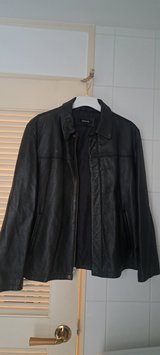 Men black leather jacket. Like new in Okinawa, Japan