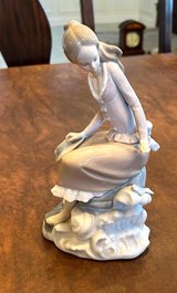 Vintage Retired LLADRO Porcelain Figurine - Girl & Hat - Sitting - Fish - 1987 in Oswego, Illinois