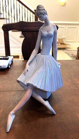 LLADRO - "WAITING BACKSTAGE" - LARGE BALLERINA FIGURINE - #4559 - 1985 - MINT in Naperville, Illinois