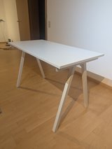 Minimalist White Desk – Modern Design, Stable & Lightweight in Ramstein, Germany