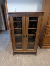 Wooden Glass-Door Display Cabinet – Solid Wood, Adjustable Shelves, Classic Design in Ramstein, Germany