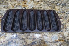 Cast Iron Cornbread Mold Bakeware 7 Sticks Marked with H & 2 in Byron, Georgia