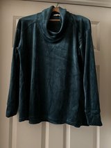 Size M - Velour Turtle Neck in Warner Robins, Georgia
