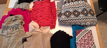 Size Medium tops. Excellent condition in Okinawa, Japan