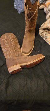 steel toed boots in Fort Leonard Wood, Missouri