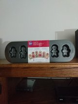 WILTON GINGERBREAD COOKIE PAN in Batavia, Illinois