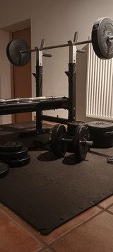 Bench and weight set in Wiesbaden, GE