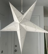3  New Lg Paper Stars in Batavia, Illinois