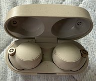 Sony WF-1000XM4 Earphones w/ NEW Package of Ear tips in Okinawa, Japan