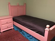 Twin pink bedroom furniture set in Byron, Georgia