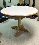 Round Kitchen table w/ leaf in St. Charles, Illinois