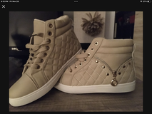 Schos in Chicago, Illinois