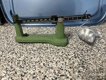 Reading reloading scale in Yucca Valley, California