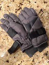 Thinsulate Insulated Youth Gloves in Vacaville, California