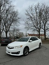 2014 Toyota Camry SE Sport – Super White, Sporty Looks & Legendary Toyota Reliability! in Westmont, Illinois