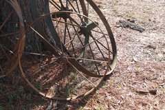 METAL 30" WAGON WHEEL in Leesville, Louisiana