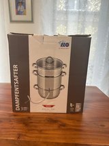 Kitchen - steam juicer. 220V in Ramstein, Germany
