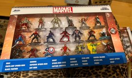 20 count 100 % die cast , Marvel figurine heroes  two available in Ramstein, Germany