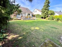 ONLY 9 MINUTES TO CLAY KASERNE - DOGS ALLOWED! Freestanding house with a beautiful garden and ga... in Wiesbaden, GE