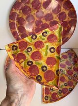 Pizza serving tray & 4 pizza pie plates, Melamine in Wheaton, Illinois