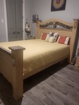 Queen size bed in Conroe, Texas