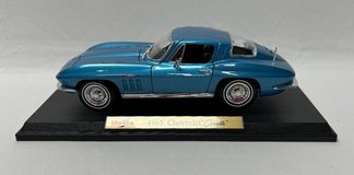 Maisto 1:18 1965 Chevrolet Corvette Special Edition Die Cast Model Car in Yorkville, Illinois