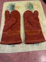 Men's Trigger Finger Mittens in Bolingbrook, Illinois