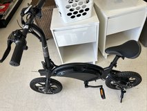 Jetson Bolt Electric Bike Up to 15.5 MPH Range Up to 15 Miles Ages 13+ Black 'Parts or repair only" in Vista, California