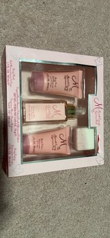 Mariah Carey's luscious pink fragrance set in Chicago, Illinois