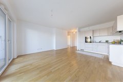 Modern 4-Bedroom Apartment in Stuttgart, GE