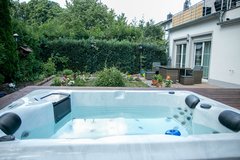 TLA/TDY modern 2BR 2BA w/ AC, fitness & hot tub [ref: GH104] in Ramstein, Germany