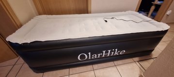 Self-inflating air mattress with integrated pump-200 x 90 x 50 cm- new! in Spangdahlem, Germany