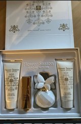 Flower Season Snow White Gift Set von Jean-Pierre Sand. in Ramstein, Germany