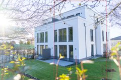 by Jess: 4 BR duplex - 12 mi to Clay in Wiesbaden, GE