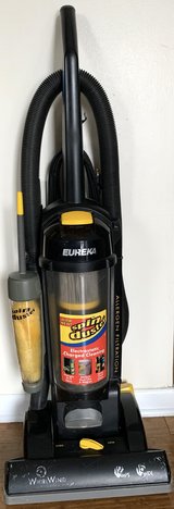 Eureka SpinDuster upright allergen filtration bagless Vacuum in Naperville, Illinois