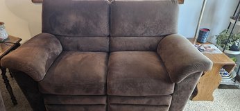 FLEXSTEEL RECLINING LOVE SEAT in Fort Leonard Wood, Missouri