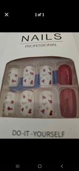 24 pc.. Press On Nails in Fort Campbell, Kentucky