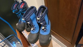 North Face boy's Size 7 Boots in Okinawa, Japan