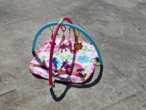 baby play mat 2 sided cleaned in washer/has 4 toys room to ad more in Warner Robins, Georgia