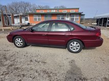 05 Ford Taurus in Fort Leonard Wood, Missouri