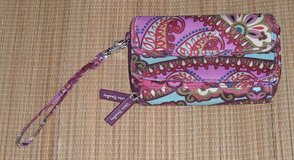 (1) Vera Bradley Resort Medallion Quilted Trifold Wristlet Wallet Paisley in Plainfield, Illinois
