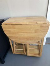 ??? Convertible Wooden Table with 2 Stools – Space-Saving Design ??? in Kingwood, Texas