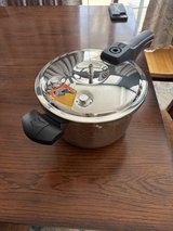 Pressure Cooker, stainless steel in Fort Leonard Wood, Missouri