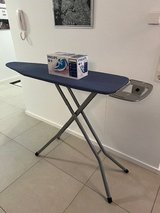 Euro Plug 220v Iron and Ironing Board in Baumholder, GE