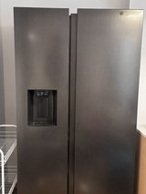 Samsung side-bi-side refrigerator with water and Ice dispenser in Stuttgart, GE
