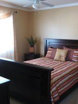 Guest Bedroom Furniture / Queen Bed / 2 Nightstands / Dresser w/ Mirror in Stuttgart, GE