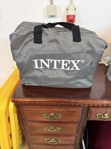 inflatable queen size mattress with internal pump. in Ramstein, Germany