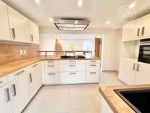 MODERN AFFORDABLE APARTMENT minutes to Kaiserslautern with garage in Ramstein, Germany