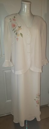 Karin Stevens 2-Piece Light Peach Floral Formal Long Sleeve Dress (Size 14) in Sacramento, California