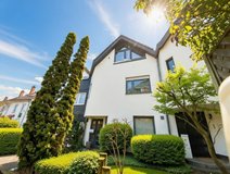 Townhouse in Wiesbaden Aukamm Living comfort with parking space and garden in Wiesbaden, GE